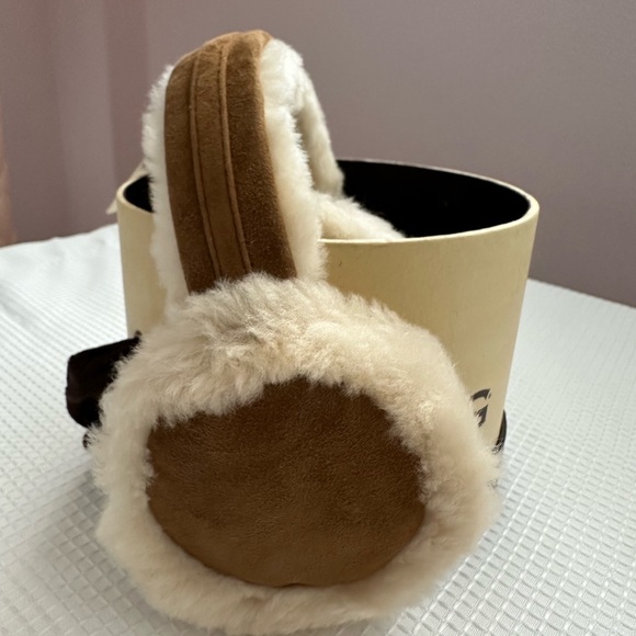 SOLD New Ugg Sheep Skin Shearling EarMuffs Natural Color Adults Buckle $75 - Picture 10 of 11